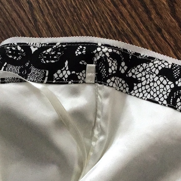 Black & White Bustier - Picture 7 of 9